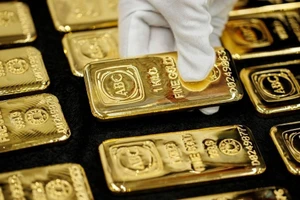 Giá vàng tiếp tục chịu áp lực bán mạnh và có thể còn đối mặt thêm nhiều 'cơn gió ngược'.