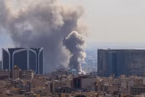 Các dự án cơ sở giáo dục ở Doha và Abu Dhabi bị trì hoãn.