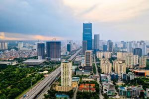 Thủ đô Hà Nội đang chuyển mình mạnh mẽ để phấn đấu ngang tầm thủ đô các nước phát triển trong khu vực.