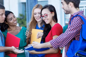 Sinh viên muốn du học Australia đối mặt với chi phí thủ tục đắt đỏ.