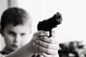 Trẻ em Thụy Điển bị dụ dỗ tấn công có vũ khí.