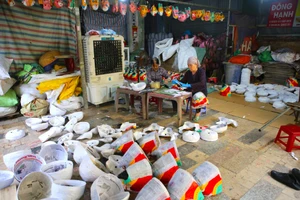 Ông Hảo là một trong những làng nghề làm đồ chơi Trung thu truyền thống nổi tiếng khắp cả nước.