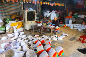 Ông Hảo là một trong những làng nghề làm đồ chơi Trung thu truyền thống nổi tiếng khắp cả nước.