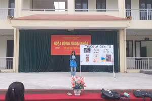Học sinh Trường THPT Thái Nguyên tích cực tham gia hoạt động ngoại khóa về phòng, chống tác hại của thuốc lá.
