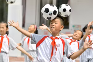 Bóng đá là môn thể thao phổ biến trong trường học Trung Quốc.