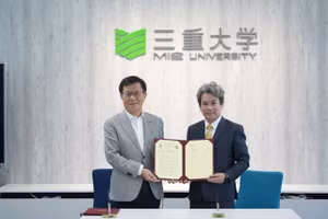 Hiệu trưởng Trường Đại học Sư phạm, Đại học Đà Nẵng ký kết hợp tác với Đại học Mie (Tsu City, Nhật Bản), trong đó có nội dung cử giảng viên giảng dạy, học tập học thuật và nghiên cứu chuyên đề. Ảnh: NTCC