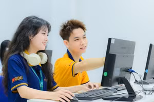 Sinh viên Trường Đại học Gia Định trong một tiết học về công nghệ và trí tuệ nhân tạo. Ảnh: GDU