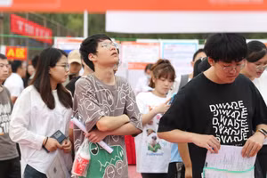 Thị trường du học Trung Quốc biến động vì kinh tế khó khăn.