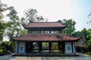 Tam quan chùa Đọi được xây dựng theo lối kiến trúc chồng diêm 8 mái truyền thống.