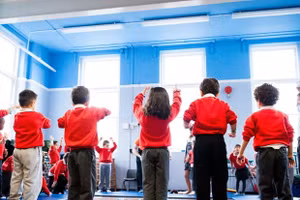 Nhiều ý kiến đề xuất, giáo viên nên giáo dục dựa trên trò chơi cho trẻ em ở mọi lứa tuổi. Ảnh: The Guardian