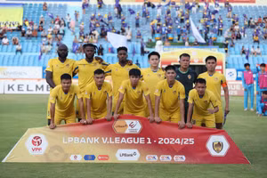Câu lạc bộ Quảng Nam trước một trận đấu tại V-League 2024 - 2025. Ảnh: VPF .