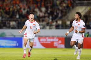 Tuấn Hải (bên trái) ăn mừng bàn thắng trong trận Việt Nam thắng Lào 2-0. Ảnh: INT 