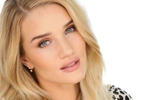 Siêu mẫu Rosie Huntington-Whiteley.