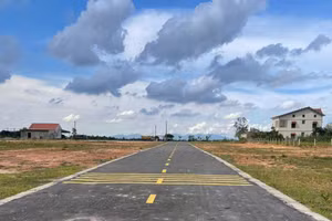 Đất ở xã Toàn Lưu được nhà đầu tư tự bỏ tiền thảm nhựa, mở đường, phân lô bán nền. Ảnh: V.T