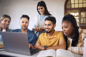 Sinh viên quốc tế đến Canada giảm.