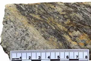 Ranh giới tiếp xúc giữa đá granit phức hệ Sa Huỳnh và đá biến chất phức hệ Kannack.