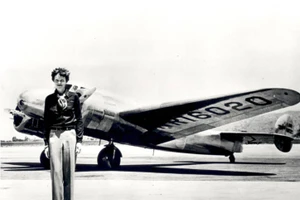 Amelia Earhart trước khi mất tích trong chuyến bay qua Thái Bình Dương ngày 2/7/1937.