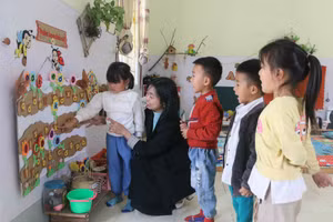 Góc tăng cường tiếng Việt của cô, trò Trường Mầm non Nùng Nàng (Tân Phong, Lai Châu).