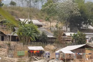 Một góc bản làng Mường Lát, nơi những người phụ nữ nhẹ dạ cả tin vượt biên sang bên kia biên giới.