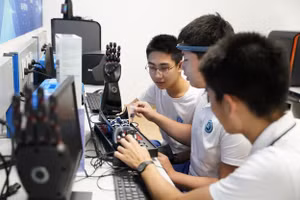 Trung Quốc đẩy mạnh đào tạo AI từ phổ thông đến đại học.