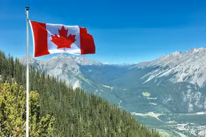 Hơn 5 nghìn việc làm bị cắt giảm tại Canada sau khi thay đổi giấy phép du học.