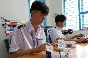 Lâm Đỗ Thiên Luân trong tiết học STEM. Ảnh: QM - Ảnh tư liệu