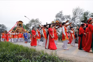Lễ hội ở Hà Nội không chỉ là sinh hoạt tín ngưỡng mà còn trở thành sản phẩm du lịch. Ảnh minh họa: ITN.