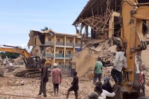 Những trường học giờ chỉ còn là đống đổ nát tại châu Phi.