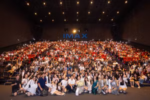 Dàn diễn viên 'Tử chiến trên không' dự cinetour gặp gỡ khán giả. Ảnh: ĐPCC