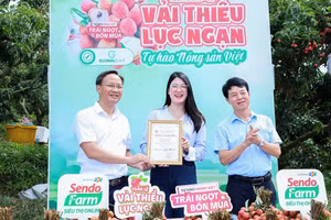 Ông Phạm Văn Thịnh (bìa trái) tham gia phiên livestream hôm 29/6.