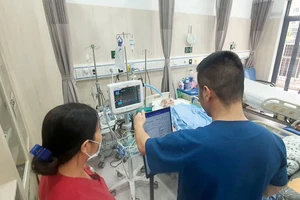 Bệnh án điện tử thuận tiện cho cán bộ y tế thăm khám, theo dõi tình trạng người bệnh. Ảnh: BV Bạch Mai 