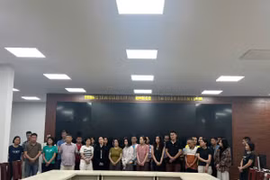 Các bị can trong vụ án tại cơ quan công an. 