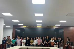 Các bị can trong vụ án tại cơ quan công an.