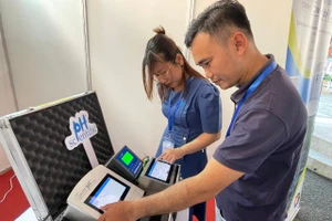 Giải pháp công nghệ cho môi trường của doanh nghiệp tư nhân giới thiệu tại triển lãm tại TPHCM. Ảnh: Phúc Uyên