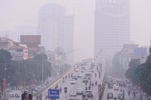 Tình trạng ô nhiễm không khí diễn ra nhiều ngày qua ở Hà Nội. Ảnh: INT