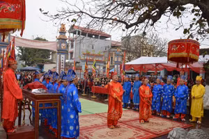 Hội làng Quậy - tức ba làng thuộc xã Liên Hà: Quậy Cả (Đại Vĩ), Quậy Rào (Giao Tác), Quậy Sau (Châu Phong).