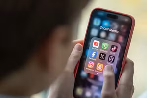 Đại sứ quán Mỹ yêu cầu các hồ sơ mạng xã hội cần được cài đặt ở chế độ công khai.