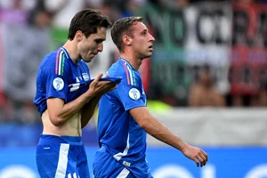 Đội tuyển Italy rời sân sau trận Thụy Sĩ 0-2 ở vòng 1/8 EURO 2024 tối 29/6. Ảnh: Reuters