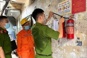 Hà Nội đề xuất nâng cao mức xử phạt vi phạm PCCC. Ảnh minh họa: INT