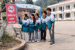 Mỗi học sinh Trường THPT Nà Tấu được xác định sẽ là 'một lá chắn' để khói thuốc lá không len lỏi vào môi trường học đường. Ảnh: NTCC