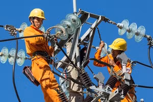 Để tránh những khoản lỗ cho EVN, cần giải quyết những bất cập về giá điện.