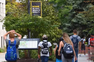 Đại học Saint Rose, một trong nhiều cơ sở giáo dục đại học sẽ đóng cửa vào cuối học kỳ này.