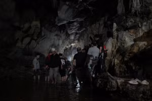 Một cảnh quay ở hang Bàn Bù, Thanh Hóa.