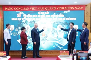 Phó Thủ tướng Thường trực Nguyễn Hòa Bình dự Lễ ra mắt 'Tủ sách điện tử Chủ tịch Hồ Chí Minh'.