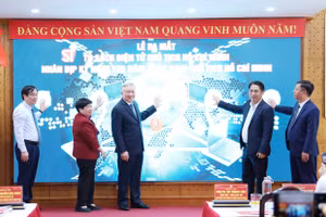 Phó Thủ tướng Thường trực Nguyễn Hòa Bình dự Lễ ra mắt 'Tủ sách điện tử Chủ tịch Hồ Chí Minh'.