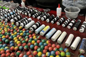 Pháo tự chế rất nguy hại, đe dọa tính mạng với nhiều hóa chất độc hại. Ảnh minh họa: INT