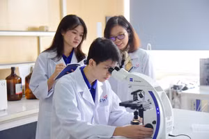 Một hoạt động nghiên cứu khoa học của Trường Đại học Khoa học và Công nghệ Hà Nội. Ảnh: NTCC