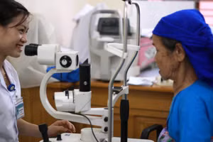 Gánh nặng mù lòa ngày càng gia tăng đã trở thành vấn đề xã hội. Ảnh: Bệnh viện Mắt Trung ương