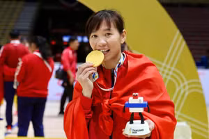 Thùy Trang giành Huy chương Vàng futsal nữ ở SEA Games 2025. Ảnh: INT.