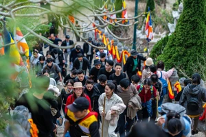 Du khách hành hương về Yên Tử (Quảng Ninh) trong những ngày đầu năm mới. Ảnh minh họa: INT.